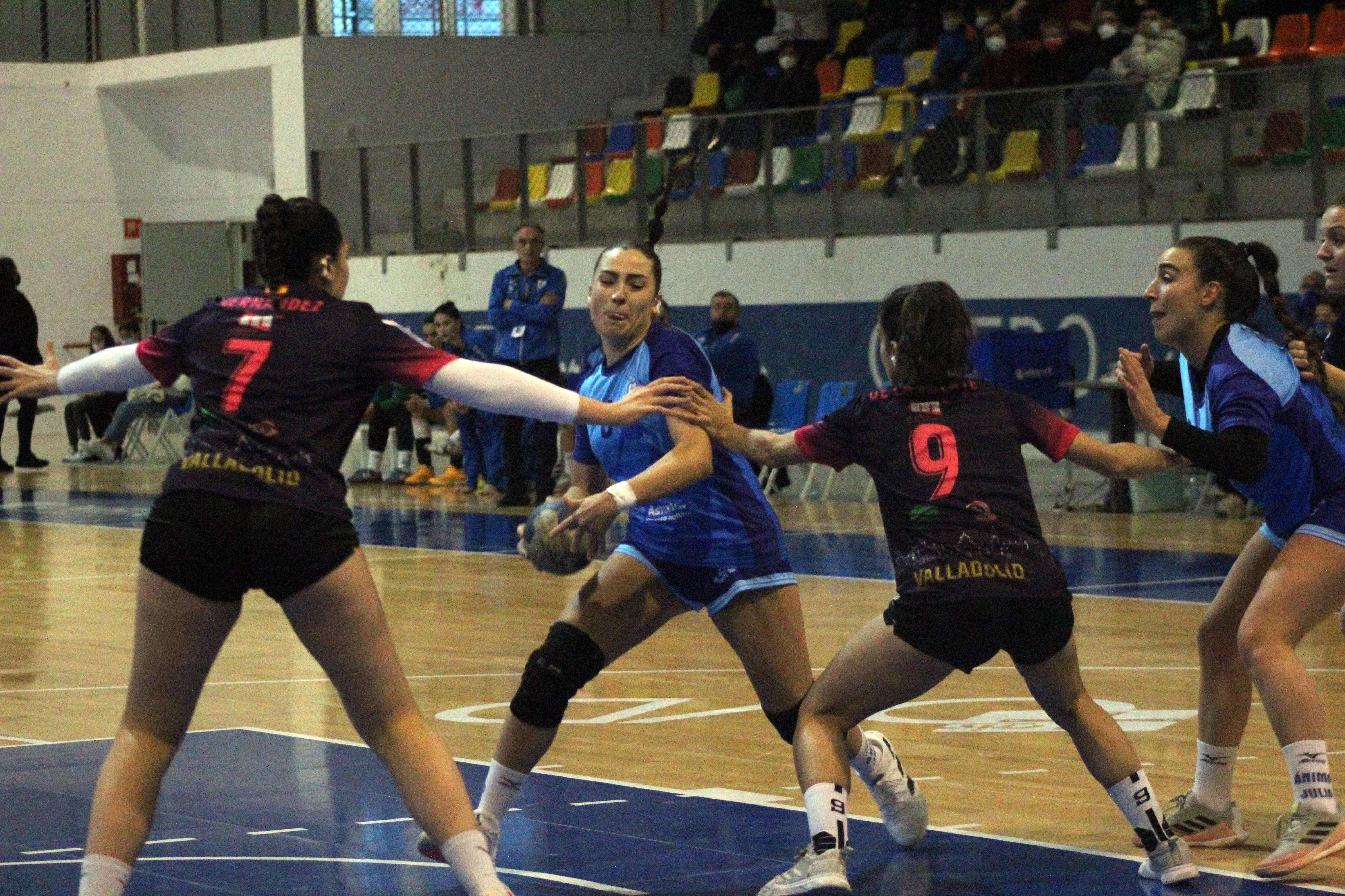 Un momento del partido entre el Lobas Global Atac Oviedo y el Valladolid