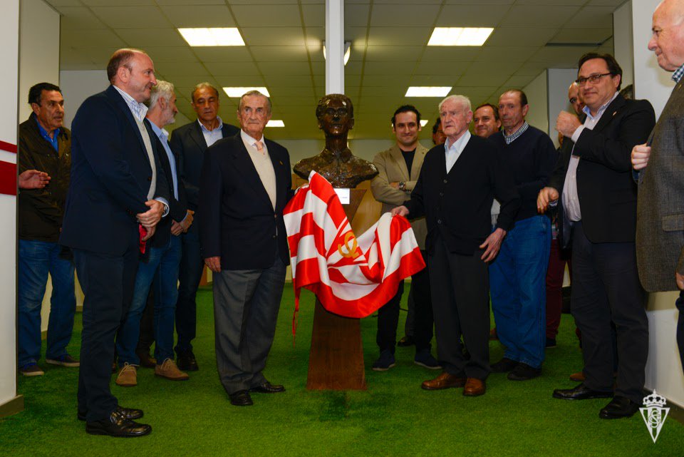 Busto Anselmo López