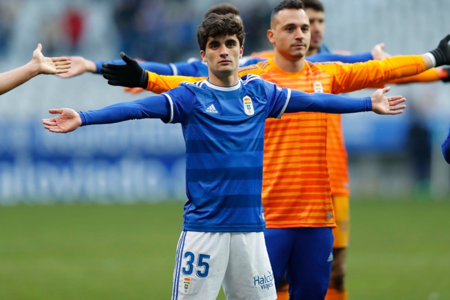 Jorge Mier celebra una victoria en el Carlos Tartiere