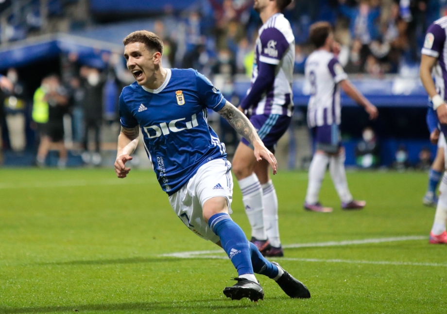 Montiel celebra un gol con el Real Oviedo