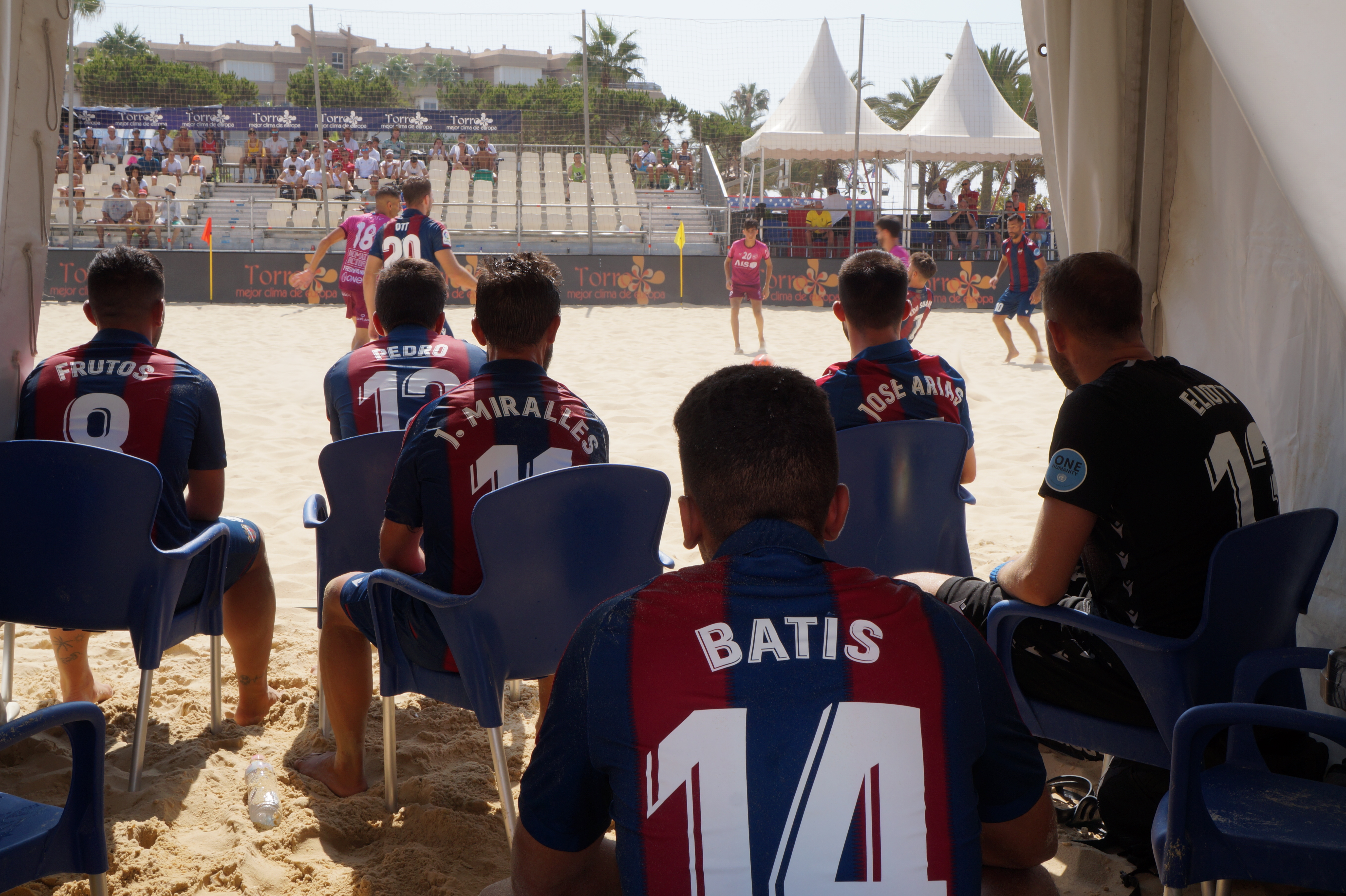 La vida desde el banquillo del Levante