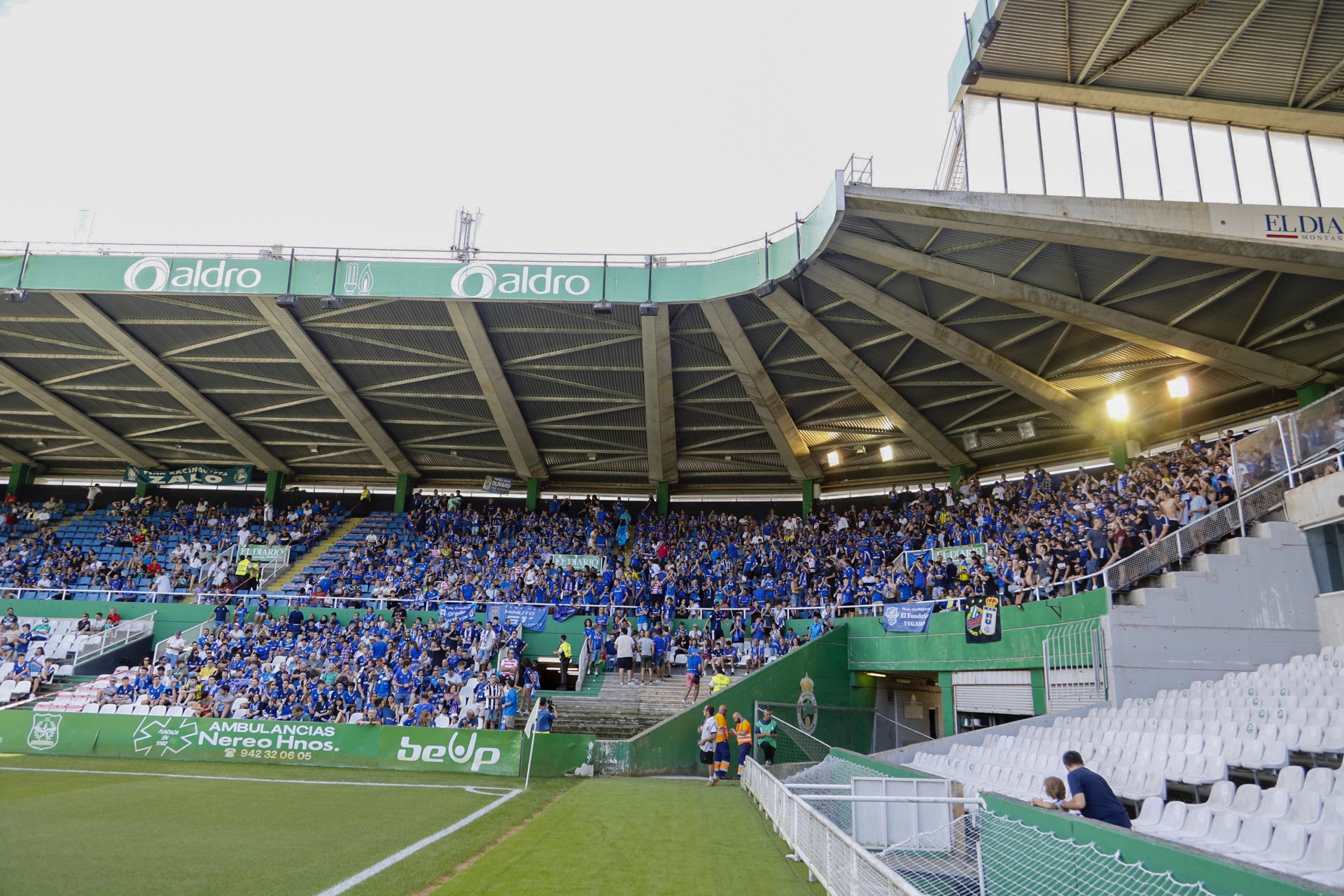 Afición del Real Oviedo en El Sardinero